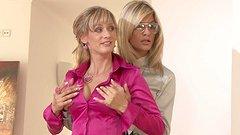 Cynthia Vellons and Klarisa Leone watch their boyfriend pee. - movie 2 - 2