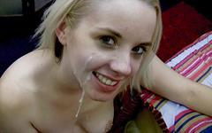 Jetzt beobachten - A massive facial leaves this amateur blonde with jizz dripping off her chin