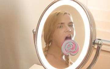 Downloaden Alina west enjoys sugar and dick