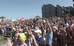 Ver ahora - Beach competitions on spring break