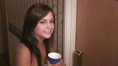 Regarde maintenant - Girls have fun in the cruise ship bedroom