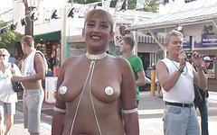 Regarde maintenant - Topless women wear nothing but body paint to cover their tits in public