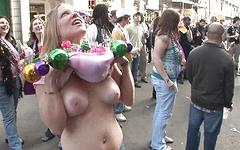 Charlotte Tries Out Mardi Gras - movie 10 - 4