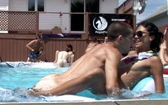 Orgie am Pool mit Pussy-Essen und Strap-On-Ficken - movie 2 - 4