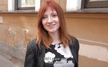 Herunterladen Redheaded euro teen anna gets cast for porn by shady agent 