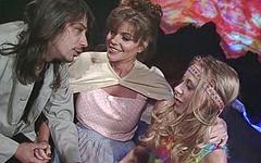 Carolina und Little Cinderella sind Hippies, die einfach nur ficken wollen, Mann! - movie 2 - 2