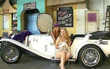 Herunterladen Ava vincent und veronica caine haben sex in einem oldtimer