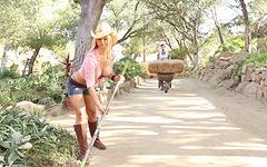 Ver ahora - Sarah vandella gets a redneck inspired outdoor fuck and cummed titties