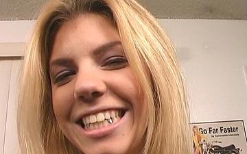 Descargar Nina stevens trabaja la polla más grande que ha visto con sus labios y su lengua