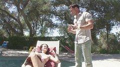 Tristan Berrimore quiere sentirse como una zorra mientras se folla al jardinero - movie 2 - 2