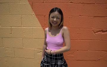 Downloaden Lulu chu is een extra kleine babe met een strak kutje