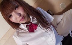 Das freche Skook-Girl Kana Fujishiro wird in ihre haarige Muschi eingecremt - movie 2 - 2