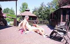 Shana Lane en Heidi Van Horny neuken in het zwembad en partnerruil - movie 3 - 3