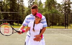 Kathy spielt lieber mit ihren Tennislehrerbällen als mit Tennis - movie 3 - 2