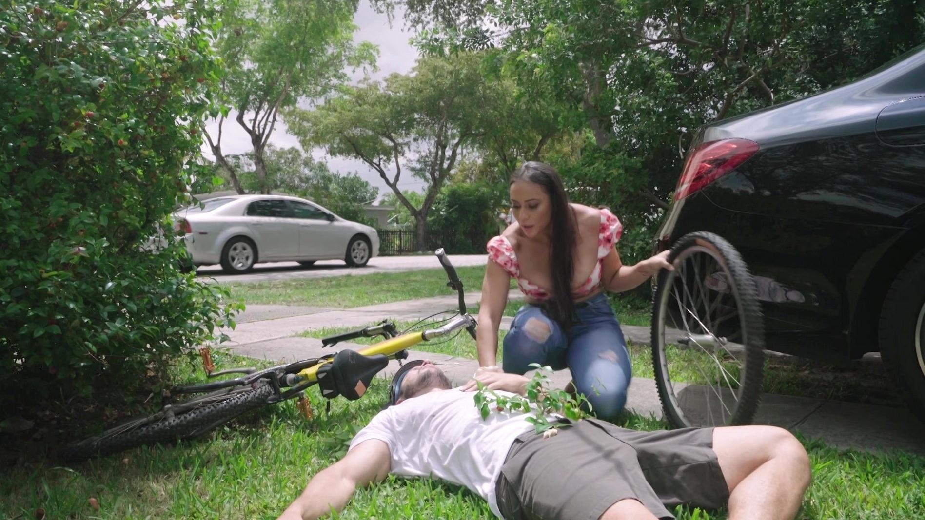 Carmela clutch finds herself in a sticky situation and fucks out of it