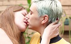 Chloe B. fickt die süße, androgyne, bisexuelle Bobbie und spritzt so hart ab - movie 3 - 2