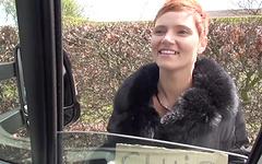 Kimberly fickt einen großen schwarzen Schwanz in einem Wohnmobil - movie 1 - 2