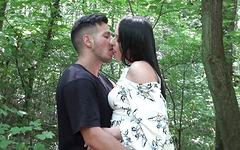 Caroline June hat einen Quickie im Wald mit ihrem Fickkumpel - movie 2 - 2