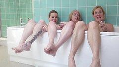 Molly Maracas, Lily May und Summer Angel Lee sehen sich gegenseitig beim Masturbieren zu! - movie 5 - 7