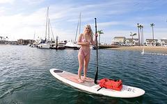 Kijk nu - Jazlyn ray zuigt en neukt lul op een paddle board date!