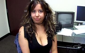 Herunterladen Violet is a big boobed latina who loves getting cock stuffed in her mouth