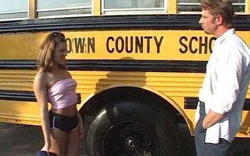 Descargar Jackie is a teen who loves hard dicks and she gets one on the school bus