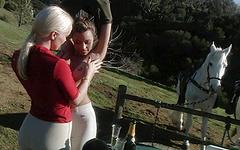 Silvia Saint e Felecia Danay giocano alla fattoria - movie 5 - 2