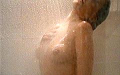 Regarde maintenant - Sexe sous la douche avec nicole lace