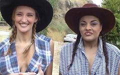 Guarda ora - Cowgirls love strapons