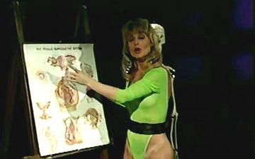 Download Nina hartley is a sexpert teacher trying to show how to properly eat snatch