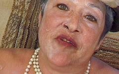 Kijk nu - This mature whore is desperate