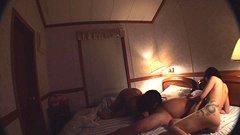 Yuma und Asami blasen zusammen einen Schwanz in diesem asiatischen Blowjob-Dreier - movie 5 - 4