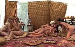 Sexy vierköpfiger Harem wird von einem großen Schwanz gefickt - movie 6 - 3