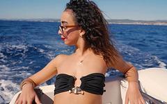 Crystal Foxx monta en un barco capitanes asta de una polla - movie 4 - 2