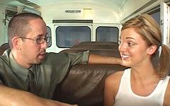 Kijk nu - Jessi summers is a school bus girl