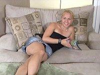 Guarda ora - This skank is just another amateur hole to use