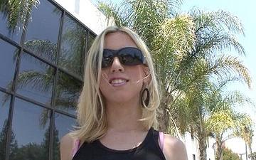 Herunterladen Nikki jayne is so new she cums first