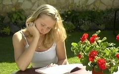 Regarde maintenant - A couple of blonde lesbian teens show how they fuck outside in the sun