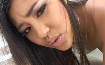 Herunterladen Tight asian slut keymore cash gets splattered with a fat load to the face