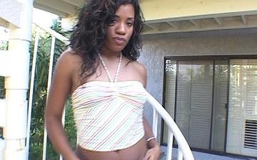 Downloaden Sexy black sydnee is in an interracial threesome which includes dp action