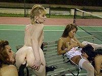 Kia, Brooke Waters, Annabell Dayne e Eva Flowers scopano sul campo da tennis - movie 3 - 5