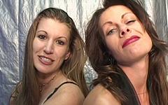 Jetzt beobachten - Redda laccey und victoria del rio geben einen doppelten blowjob für gesichts-cumshot