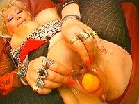 Mature BBW blonde needs to eat more salad, so she shoves them in her pussy! - movie 3 - 4