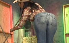 Cassandra Cruz is a squirting cowgirl - movie 3 - 2