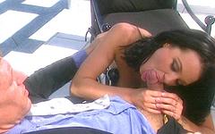 Morena Belladonna follada junto a la piscina - movie 4 - 3