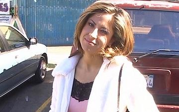 Télécharger Fresh faced latina gets drilled hard in the back of a van