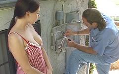 Regarde maintenant - A handjob is great, but a handjob by three hot sluts? this lucky guy got it